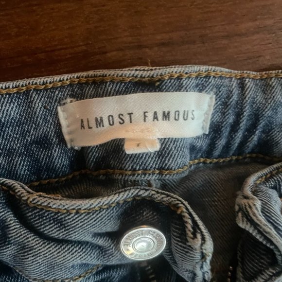 Almost Famous Ripped Mom Jeans Women's, 7 - Picture 4 of 4